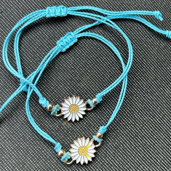 Turquoise Daisy Charm Bracelet NWOT - Picture 1 of 1